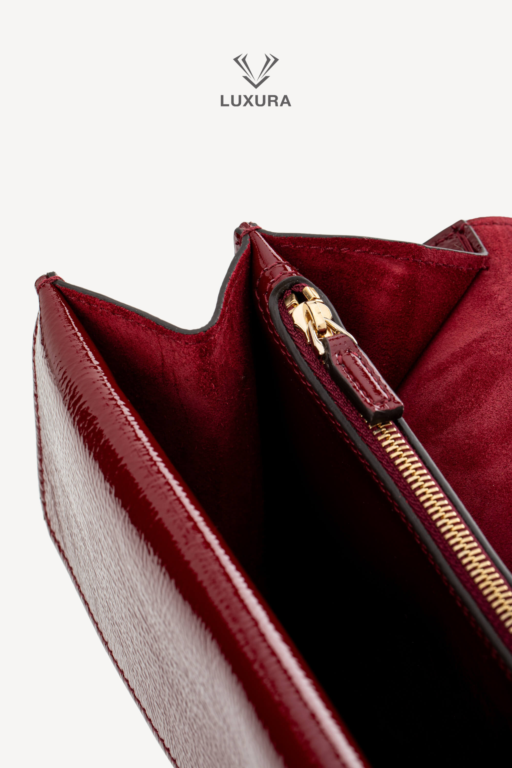<span style="font-size: 10px;letter-spacing: .15em">BEST DEAL</span><br>            <strong>GUCCI</strong><br>            <div style="margin-top:10px;font-size:16px">Crinkled Patent Small Dionysus Shoulder Bag Rosso Ancona</div><br> - Image 18