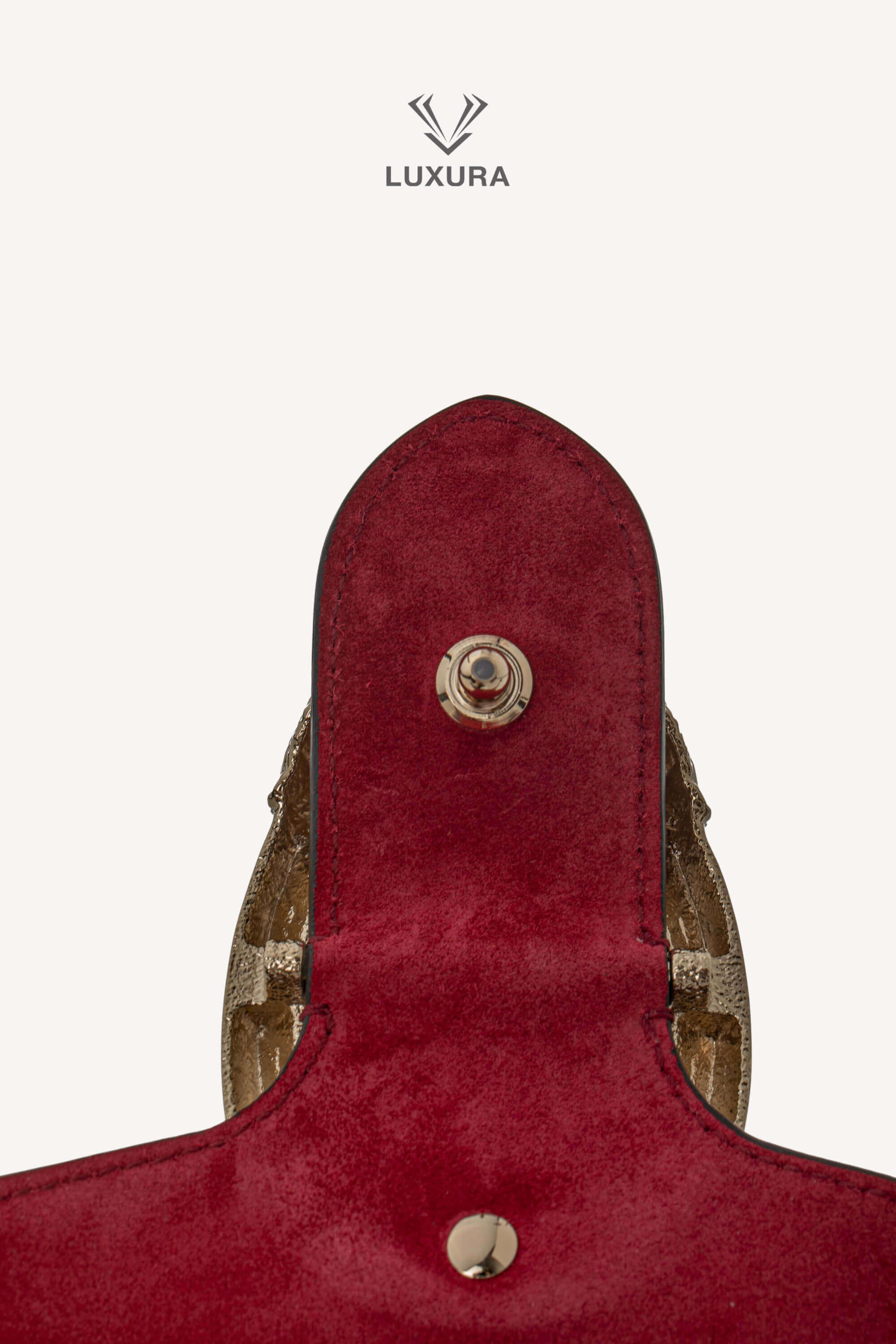 <span style="font-size: 10px;letter-spacing: .15em">BEST DEAL</span><br>            <strong>GUCCI</strong><br>            <div style="margin-top:10px;font-size:16px">Crinkled Patent Small Dionysus Shoulder Bag Rosso Ancona</div><br> - Image 20
