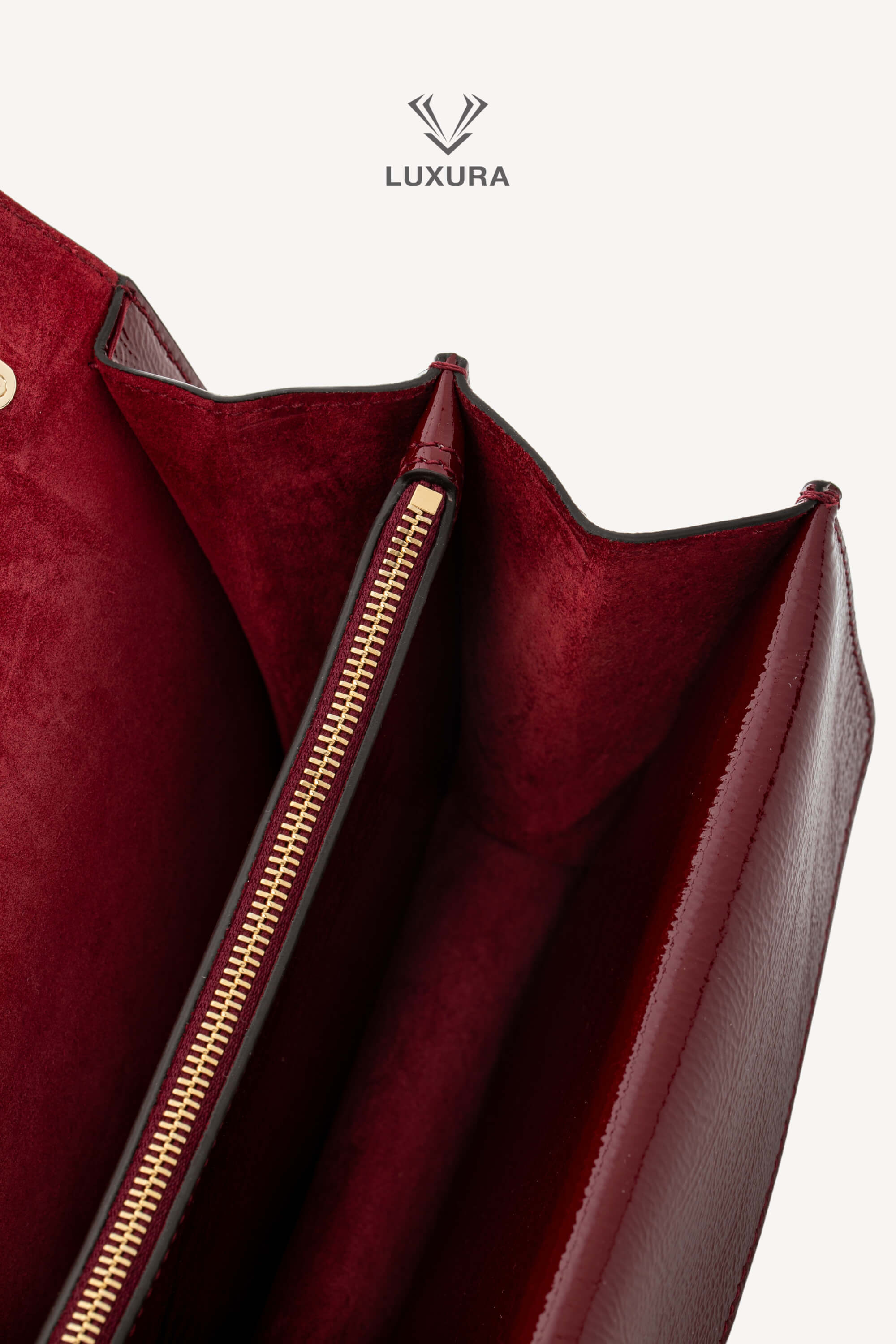 <span style="font-size: 10px;letter-spacing: .15em">BEST DEAL</span><br>            <strong>GUCCI</strong><br>            <div style="margin-top:10px;font-size:16px">Crinkled Patent Small Dionysus Shoulder Bag Rosso Ancona</div><br> - Image 17