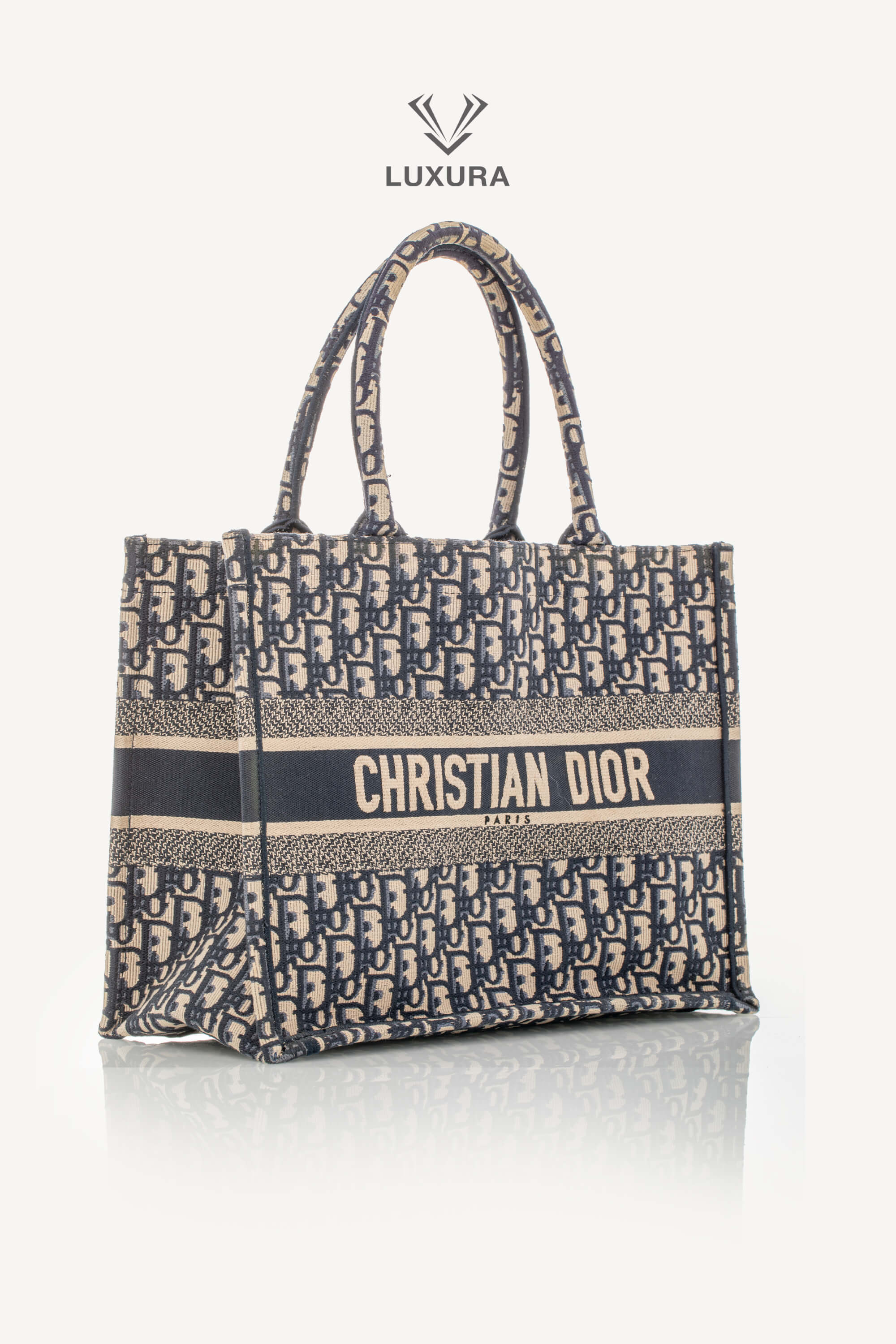 <span style="font-size: 10px;letter-spacing: .15em">BEST DEAL</span><br>            <strong>CHRISTIAN DIOR</strong><br>            <div style="margin-top:10px;font-size:16px">Medium Dior Book Tote Ecru and Blue Dior Oblique Embroidery</div><br> - Image 2