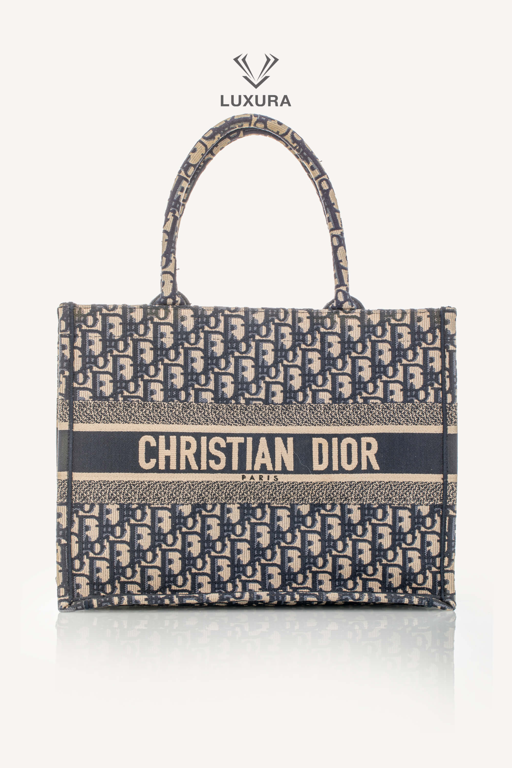 <span style="font-size: 10px;letter-spacing: .15em">BEST DEAL</span><br>            <strong>CHRISTIAN DIOR</strong><br>            <div style="margin-top:10px;font-size:16px">Medium Dior Book Tote Ecru and Blue Dior Oblique Embroidery</div><br>