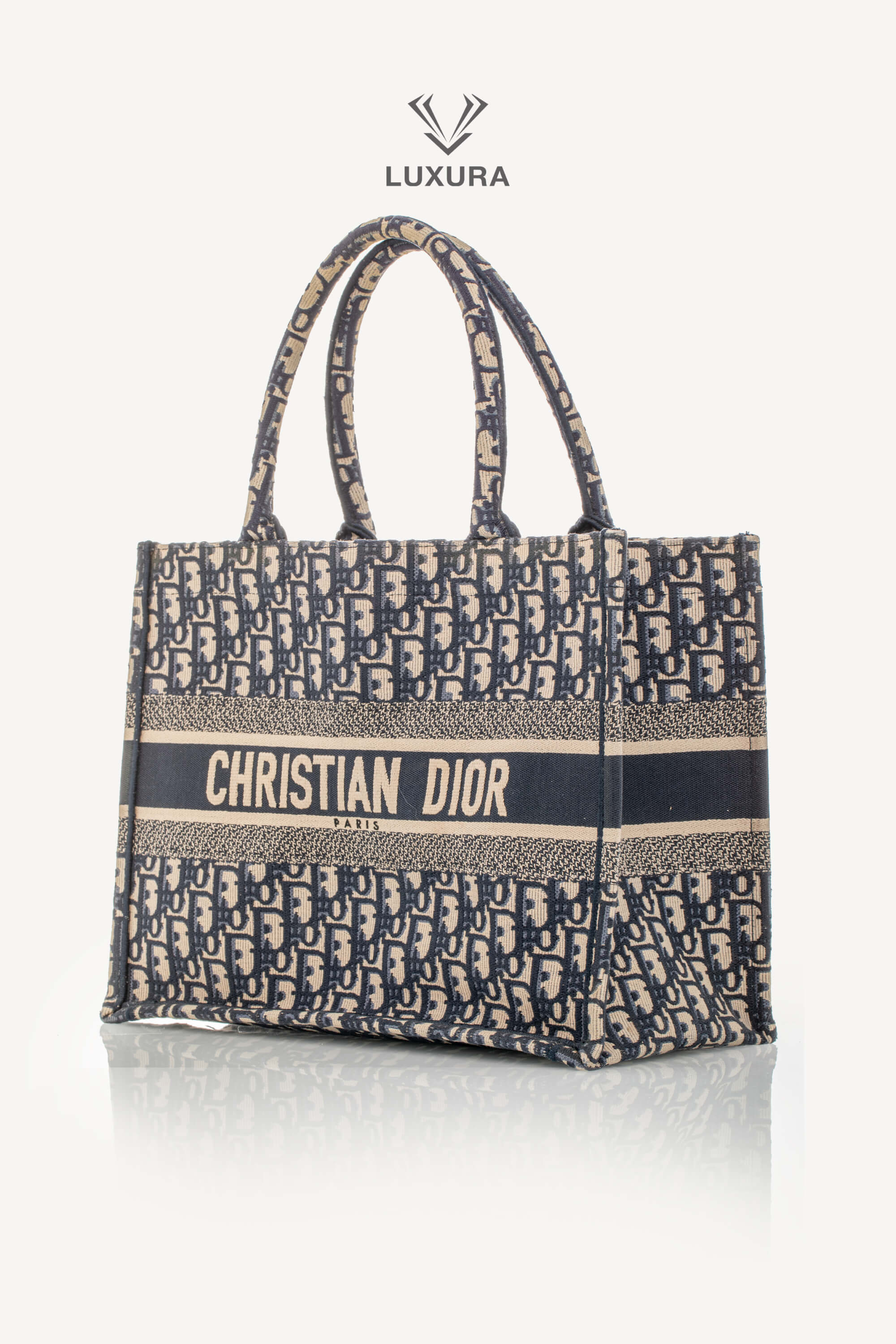 <span style="font-size: 10px;letter-spacing: .15em">BEST DEAL</span><br>            <strong>CHRISTIAN DIOR</strong><br>            <div style="margin-top:10px;font-size:16px">Medium Dior Book Tote Ecru and Blue Dior Oblique Embroidery</div><br> - Image 5