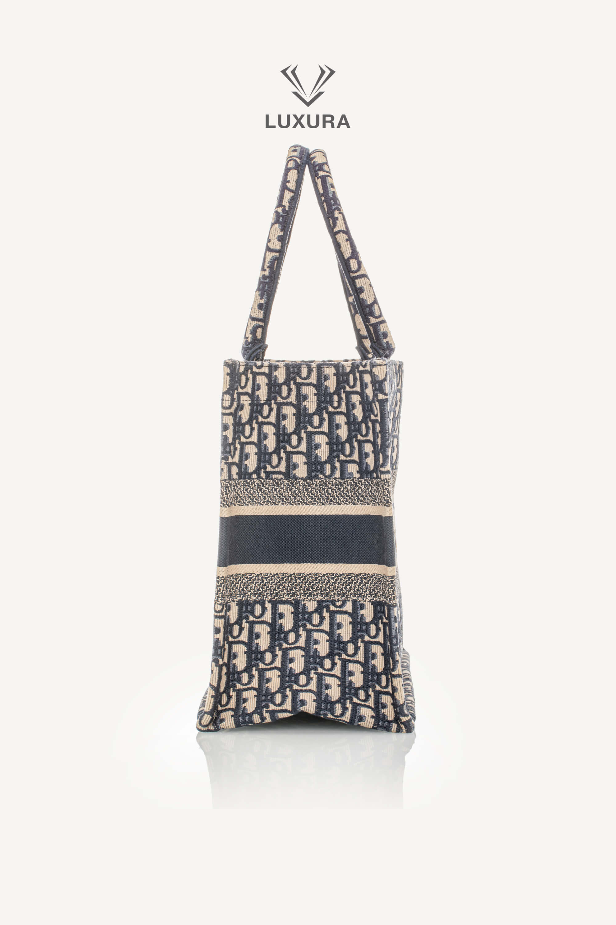 <span style="font-size: 10px;letter-spacing: .15em">BEST DEAL</span><br>            <strong>CHRISTIAN DIOR</strong><br>            <div style="margin-top:10px;font-size:16px">Medium Dior Book Tote Ecru and Blue Dior Oblique Embroidery</div><br> - Image 6