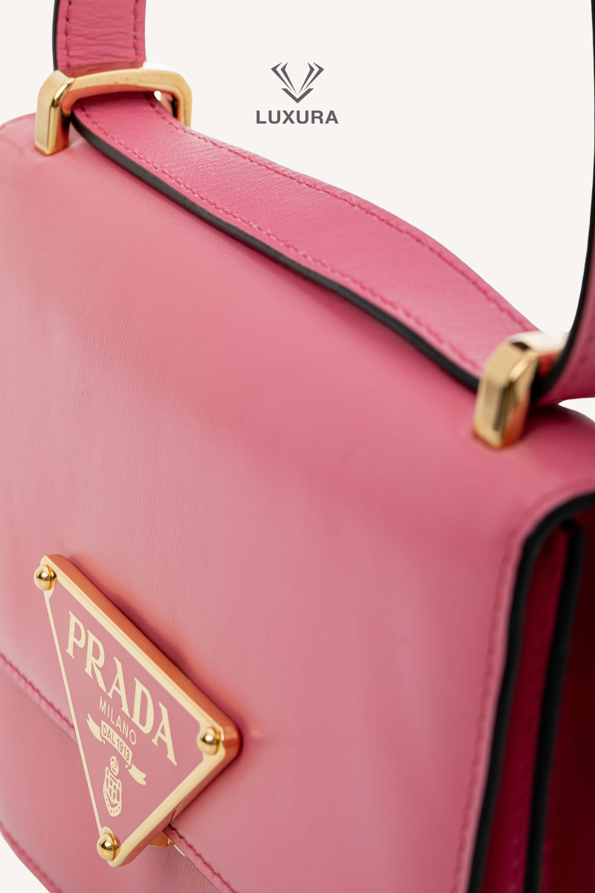 <span style="font-size: 10px;letter-spacing: .15em">BEST DEAL</span><br> <strong>PRADA</strong><br> <div style="margin-top:10px;font-size:16px">Box Calfskin Triangle Embleme Flap Shoulder Bag Begonia</div><br> - Image 15