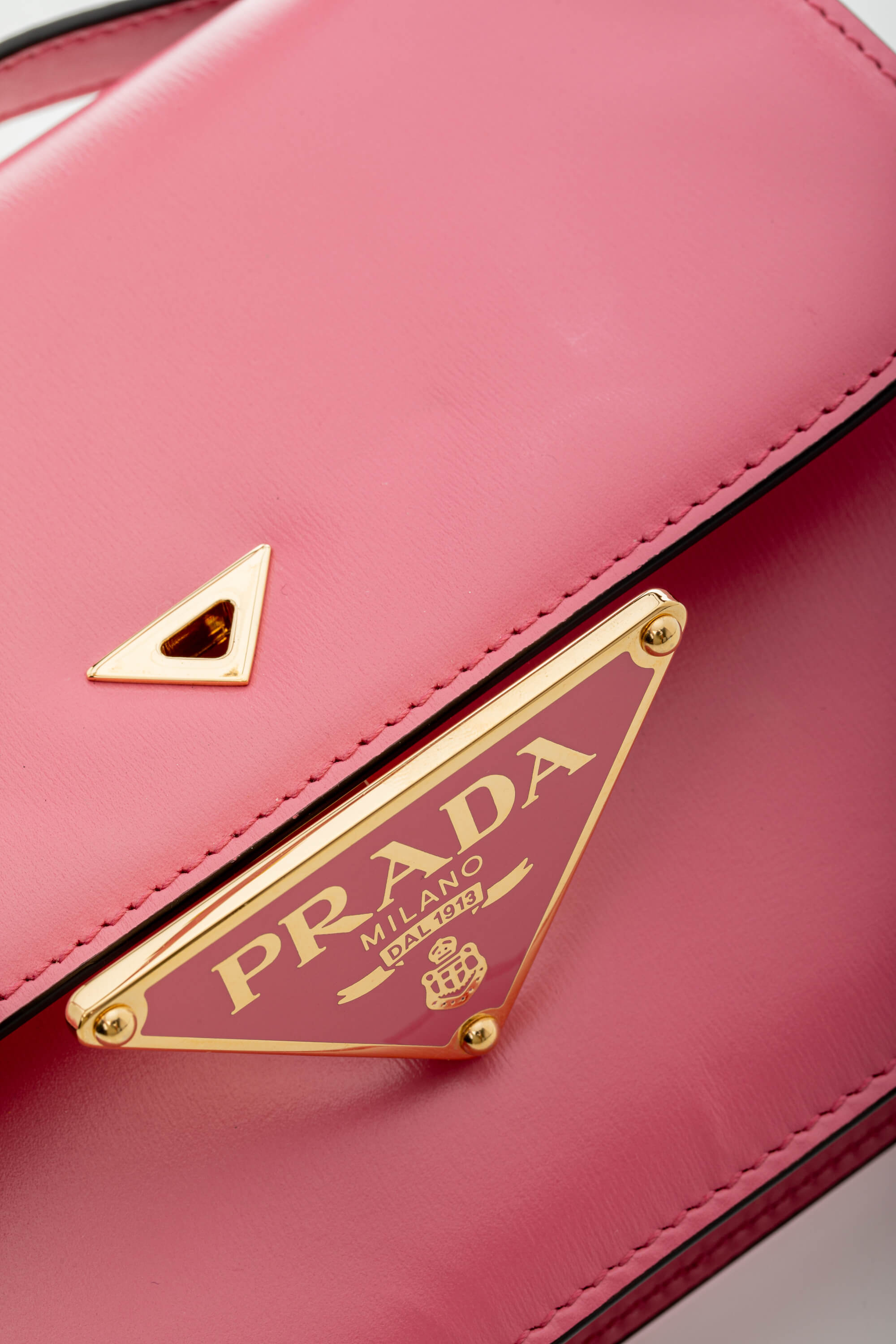 <span style="font-size: 10px;letter-spacing: .15em">BEST DEAL</span><br> <strong>PRADA</strong><br> <div style="margin-top:10px;font-size:16px">Box Calfskin Triangle Embleme Flap Shoulder Bag Begonia</div><br> - Image 17
