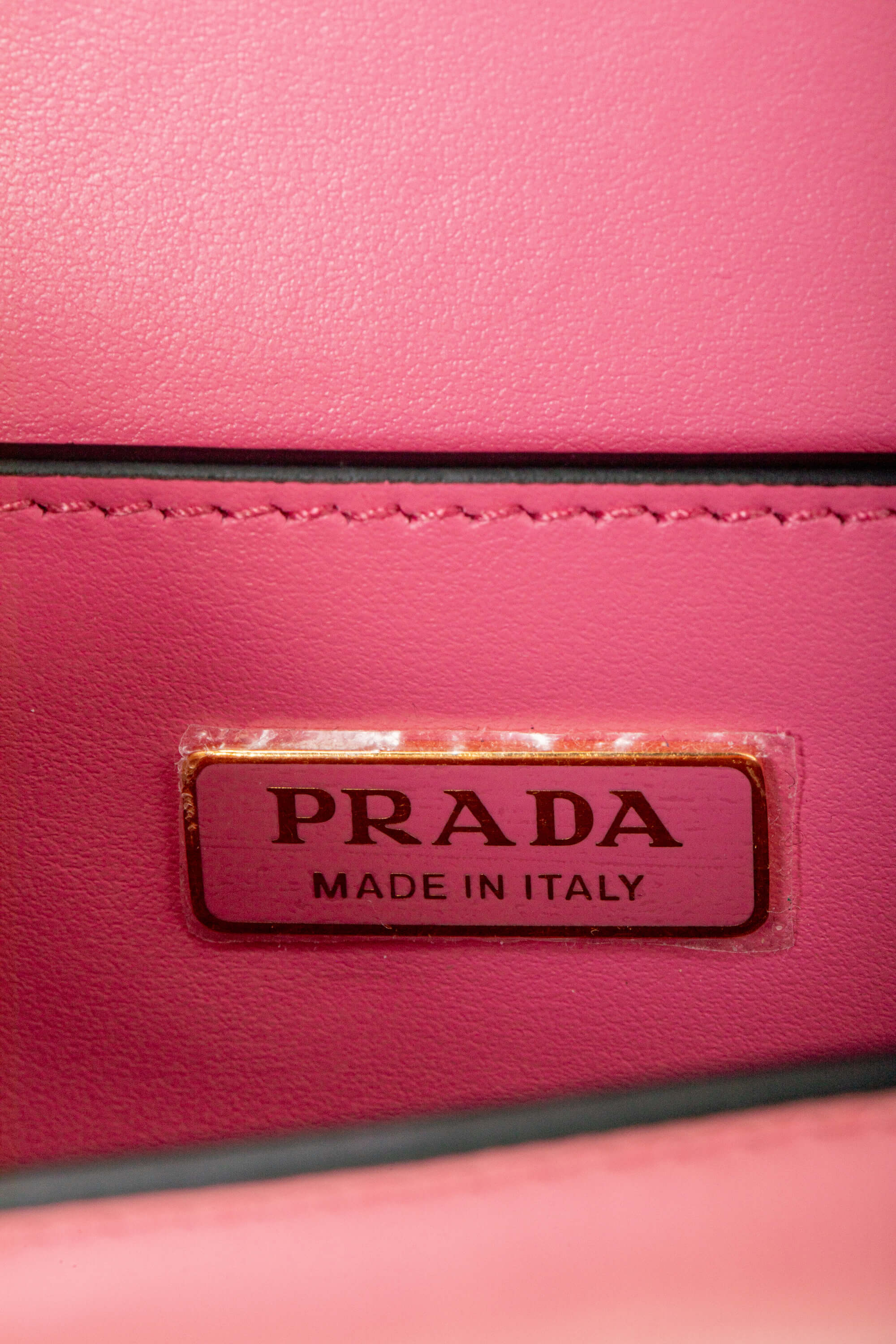 <span style="font-size: 10px;letter-spacing: .15em">BEST DEAL</span><br> <strong>PRADA</strong><br> <div style="margin-top:10px;font-size:16px">Box Calfskin Triangle Embleme Flap Shoulder Bag Begonia</div><br> - Image 12