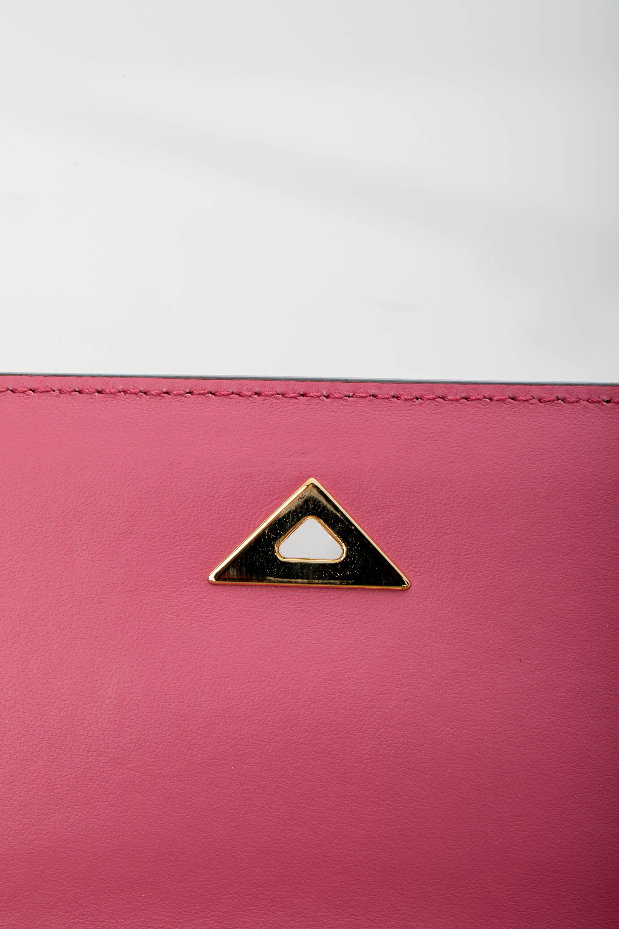 <span style="font-size: 10px;letter-spacing: .15em">BEST DEAL</span><br> <strong>PRADA</strong><br> <div style="margin-top:10px;font-size:16px">Box Calfskin Triangle Embleme Flap Shoulder Bag Begonia</div><br> - Image 18