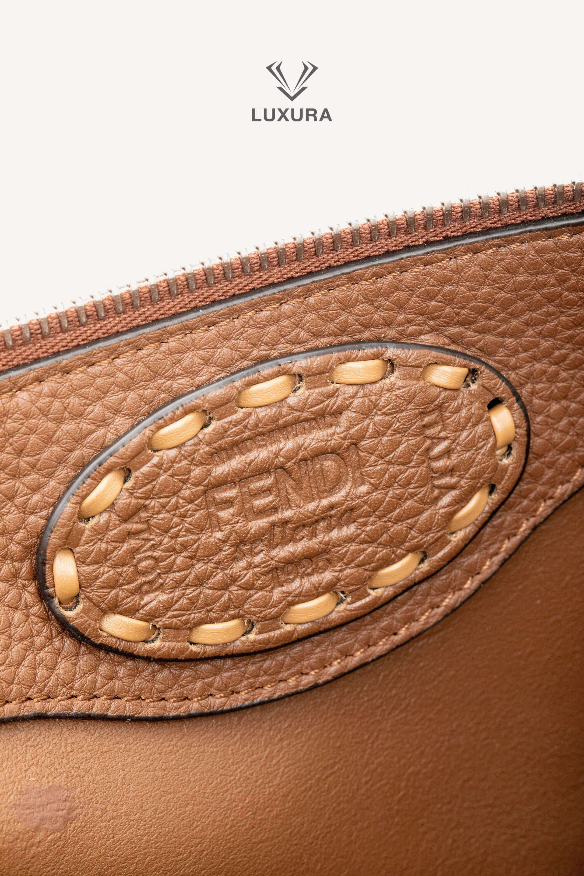 <span style="font-size: 10px;letter-spacing: .15em">BEST DEAL</span><br>            <strong>FENDI</strong><br>            <div style="margin-top:10px;font-size:16px">Cuoio Romano Selleria By The Way Boston Bag Brown</div><br> - Image 13