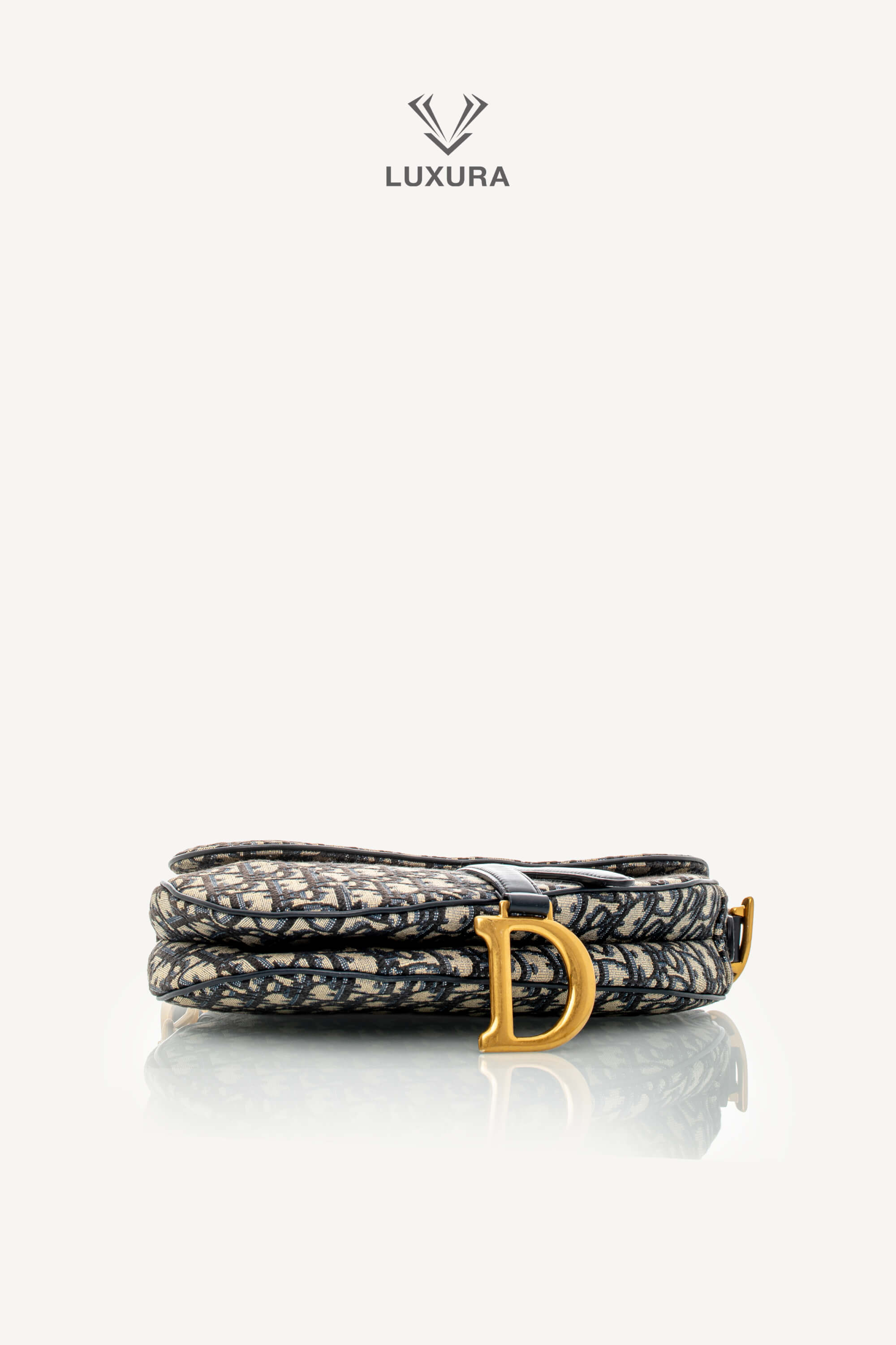 <span style="font-size: 10px;letter-spacing: .15em">BEST DEAL</span><br> <strong>CHRISTIAN DIOR</strong><br> <div style="margin-top:10px;font-size:16px">Saddle Bag Blue Dior Oblique Jacquard</div><br> - Image 23