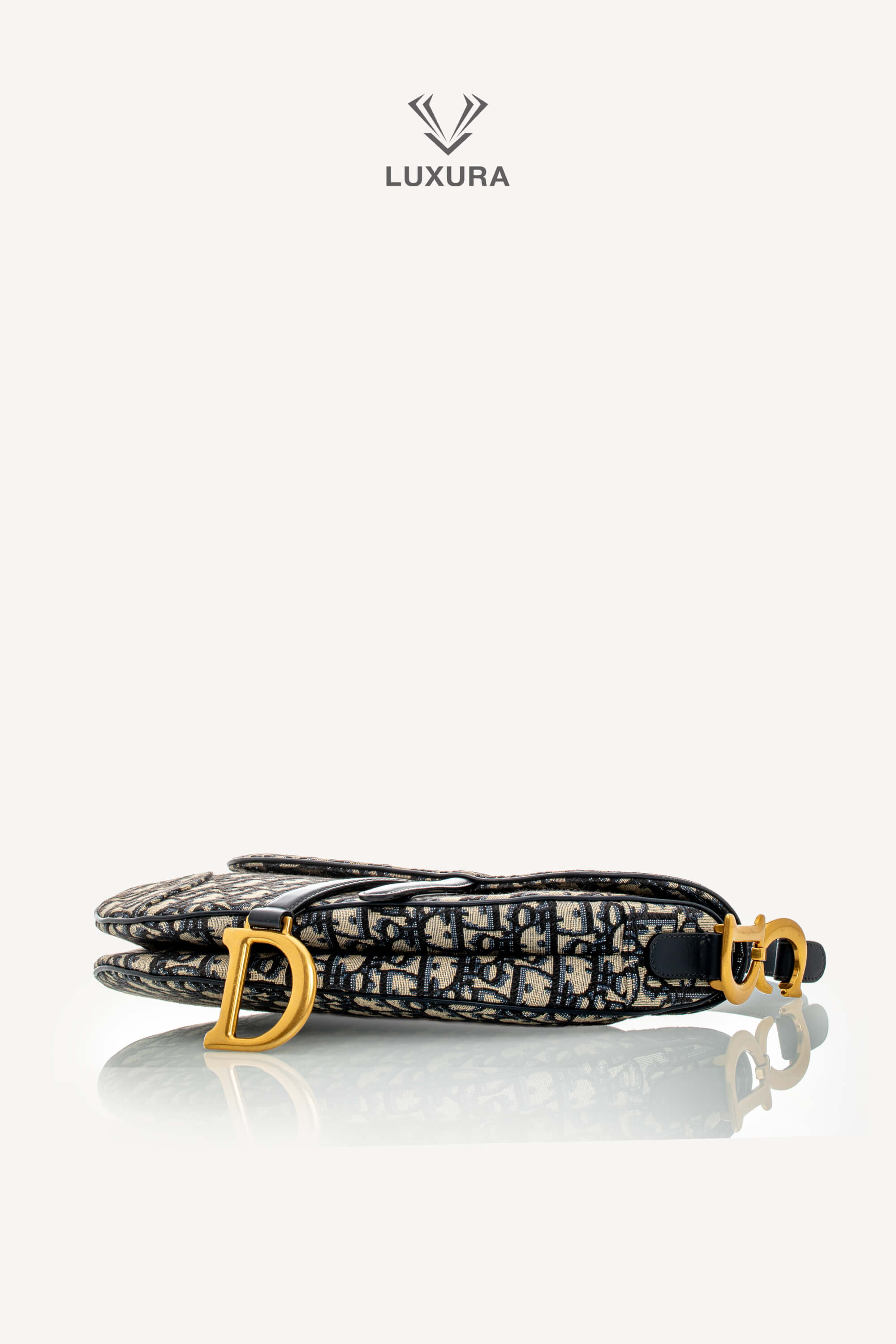 <span style="font-size: 10px;letter-spacing: .15em">BEST DEAL</span><br> <strong>CHRISTIAN DIOR</strong><br> <div style="margin-top:10px;font-size:16px">Saddle Bag Blue Dior Oblique Jacquard</div><br> - Image 22