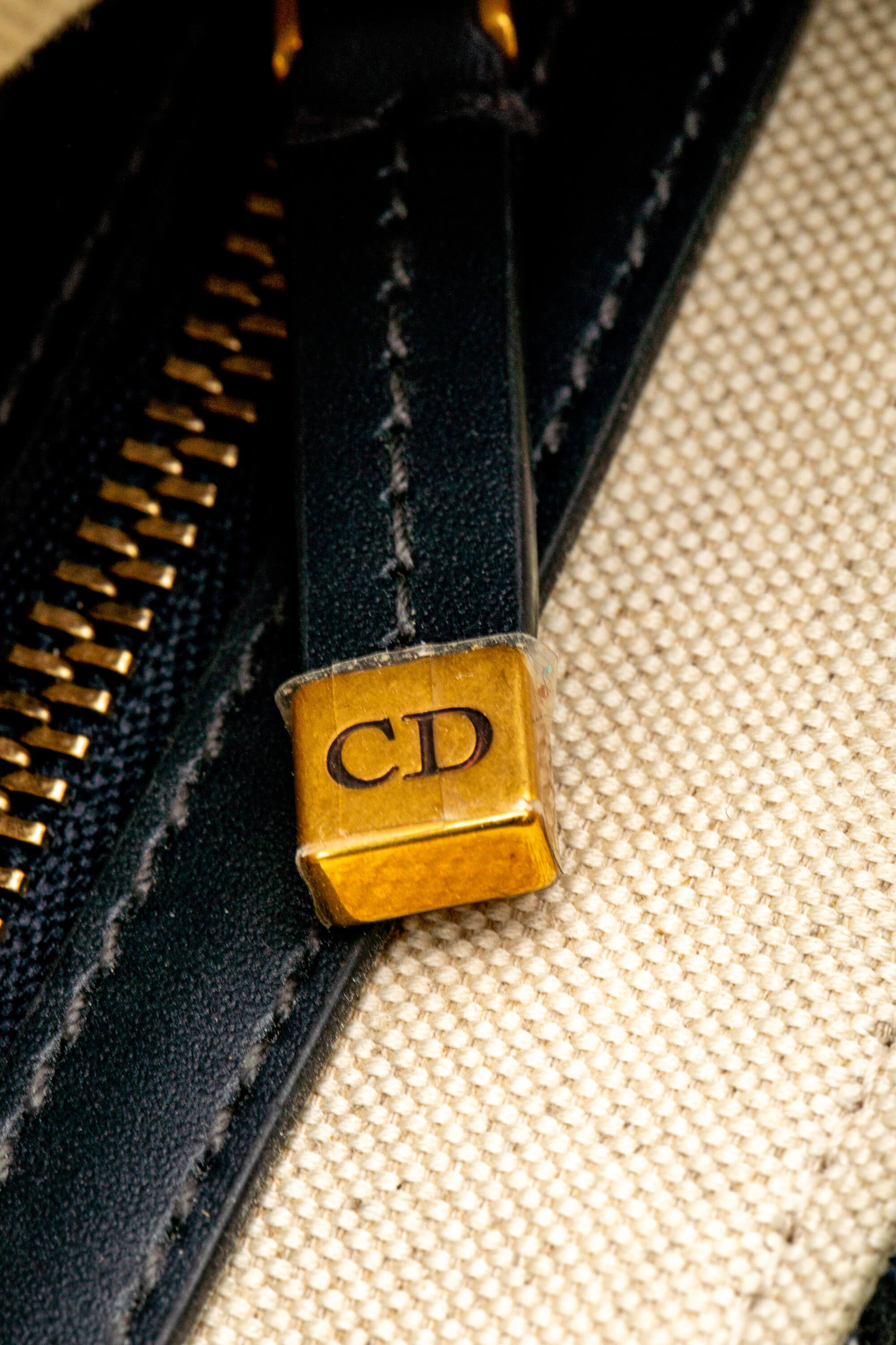 <span style="font-size: 10px;letter-spacing: .15em">BEST DEAL</span><br> <strong>CHRISTIAN DIOR</strong><br> <div style="margin-top:10px;font-size:16px">Saddle Bag Blue Dior Oblique Jacquard</div><br> - Image 6
