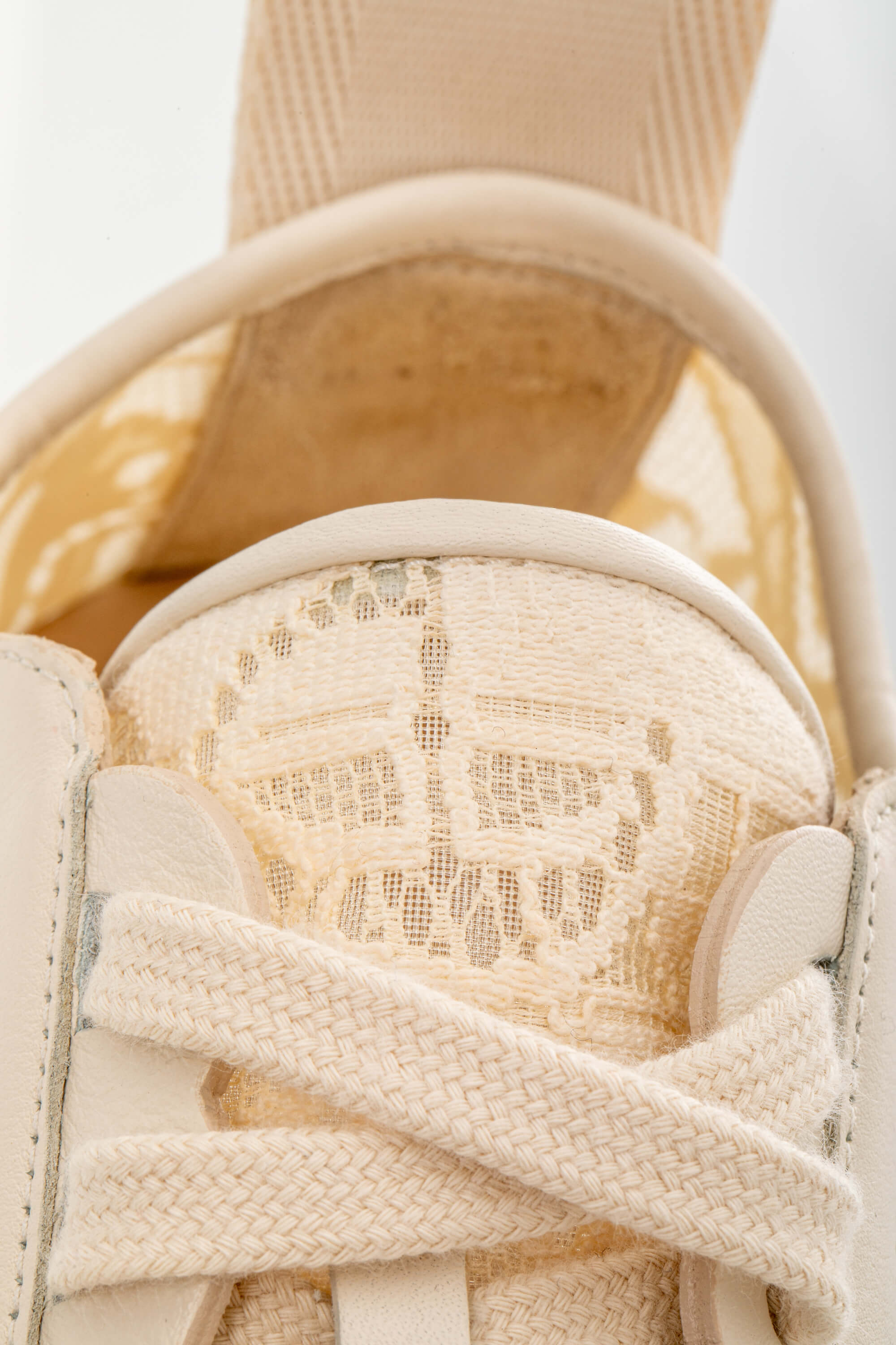 <span style="font-size: 10px;letter-spacing: .15em">IN TRENDING</span><br> <strong>CHLOE</strong><br> <div style="margin-top:10px;font-size:16px">Lauren Lace Sneakers in Beige 38</div><br> - Image 16