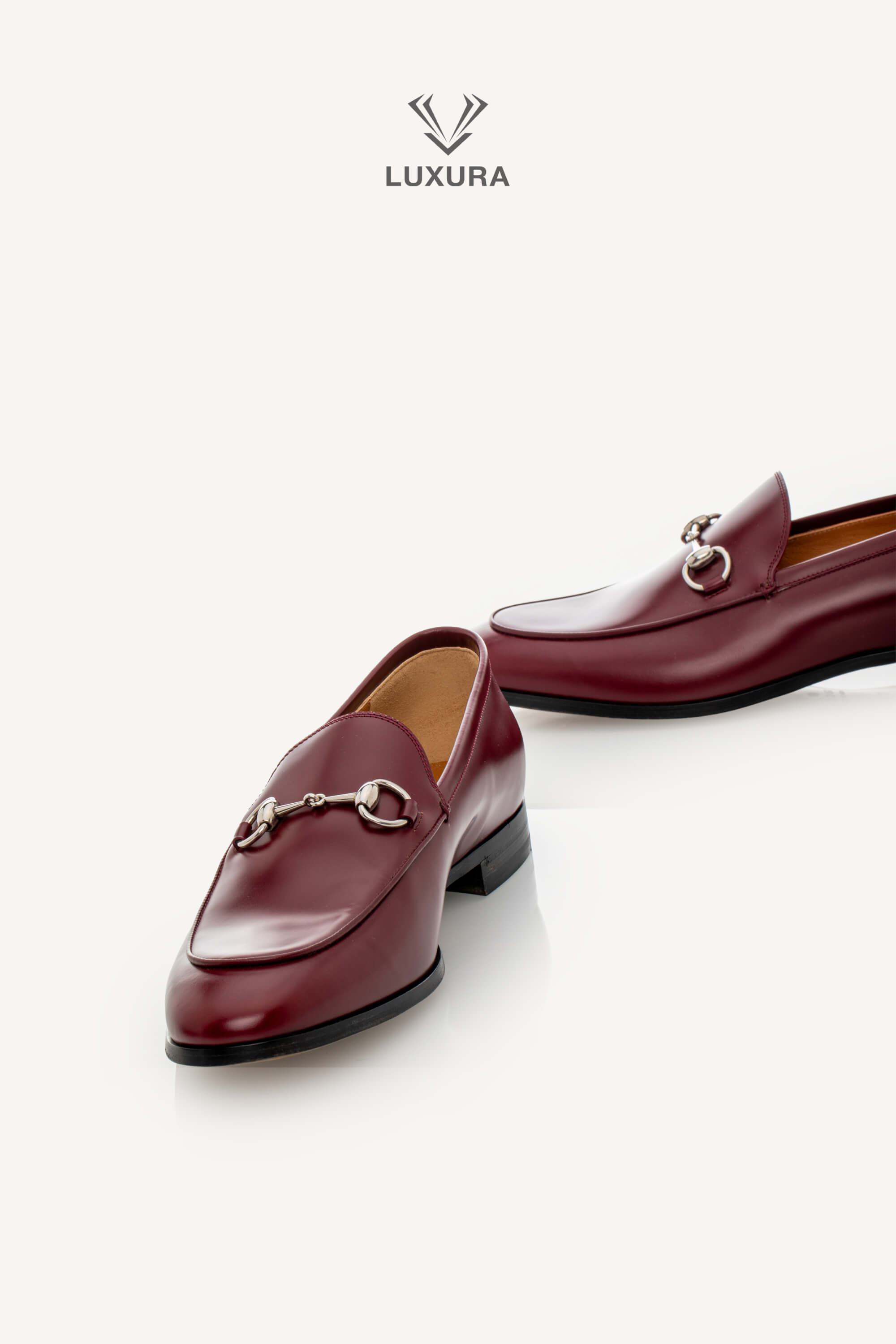 <span style="font-size: 10px;letter-spacing: .15em">BEST DEAL</span><br>            <strong>GUCCI</strong><br>            <div style="margin-top:10px;font-size:16px">Jordaan Horsebit Leather Loafers Red 44.5</div><br> - Image 3
