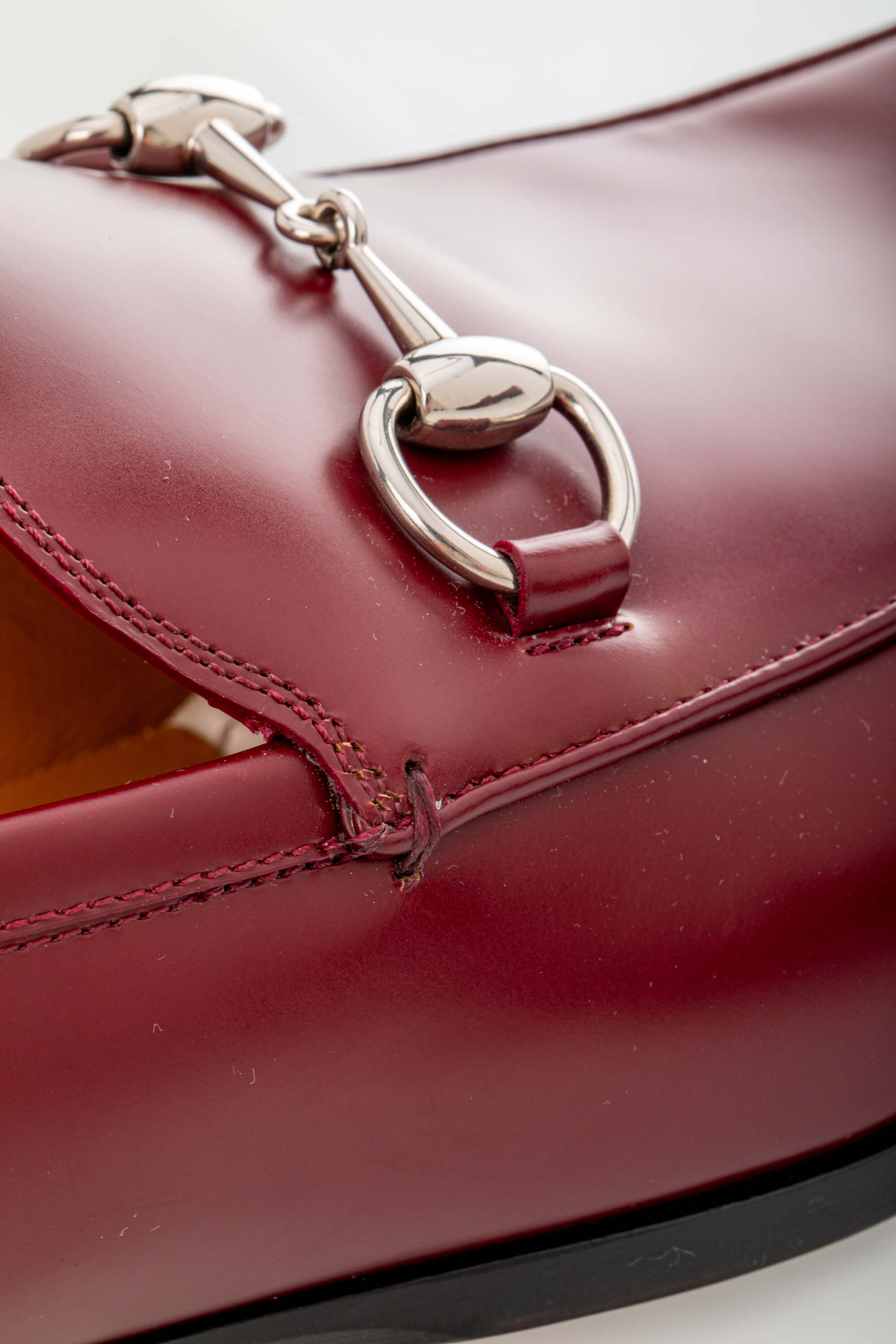 <span style="font-size: 10px;letter-spacing: .15em">BEST DEAL</span><br>            <strong>GUCCI</strong><br>            <div style="margin-top:10px;font-size:16px">Jordaan Horsebit Leather Loafers Red 44.5</div><br> - Image 10