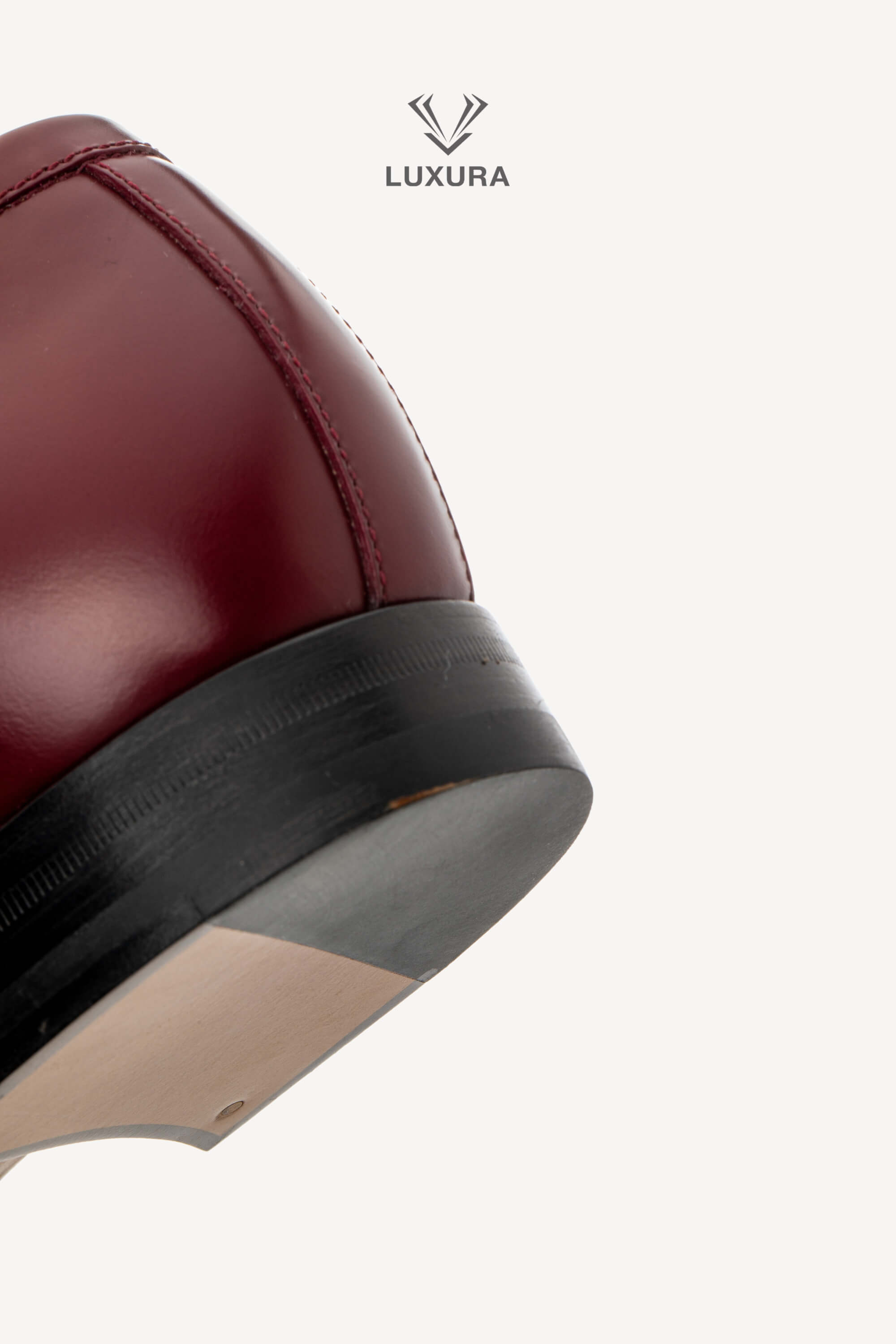 <span style="font-size: 10px;letter-spacing: .15em">BEST DEAL</span><br>            <strong>GUCCI</strong><br>            <div style="margin-top:10px;font-size:16px">Jordaan Horsebit Leather Loafers Red 44.5</div><br> - Image 14